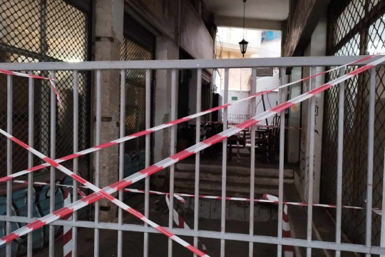 Η τρύπα στο οδόστρωμα του Μπιτ Μπαζάρ στη Θεσσαλονίκη